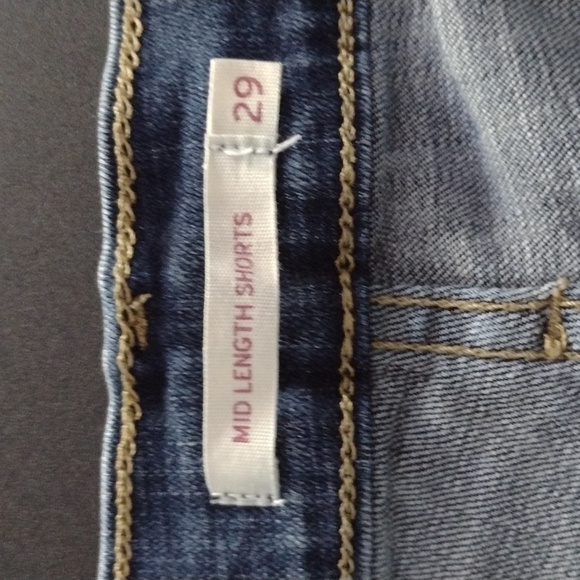 Levi's mid length shorts - Picture 2 of 5